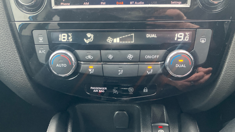 Nissan Qashqai 1.3 DiG-T N-Connecta 5dr Petrol Hatchback